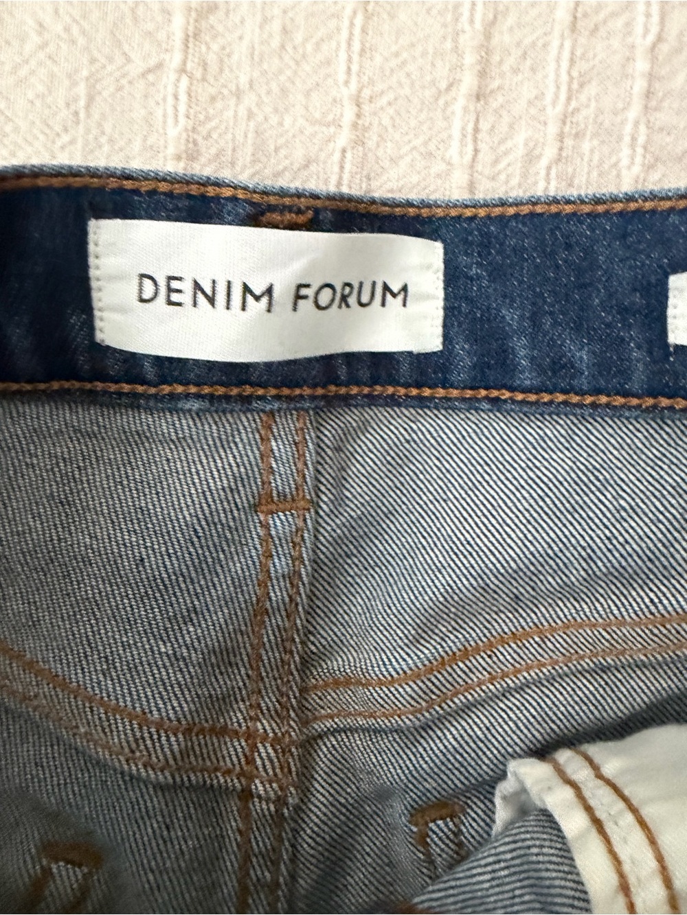 Denim Forum Women's High-Rise straight Leg Jeans - Medium Blue
Inseam 28/29 - Picture 4 of 9